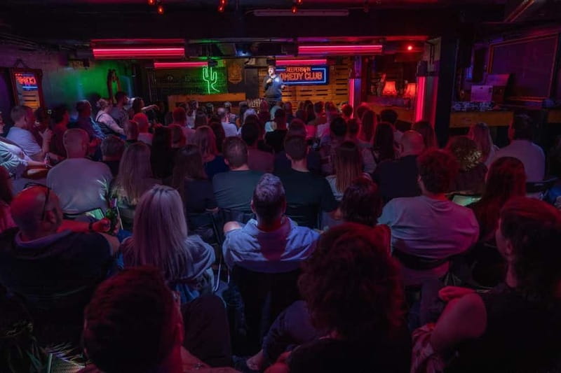 Hamburg: Reeperbahn Comedy Club - Venue Comfort: The Warm, Dim Cellar Reality Check