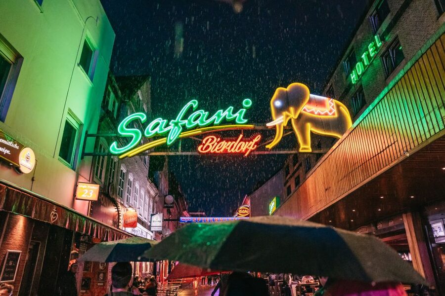 Hamburg: Reeperbahn Lust & Laster Tour for Adults Only - Adults-Only Reeperbahn: what to expect in real life