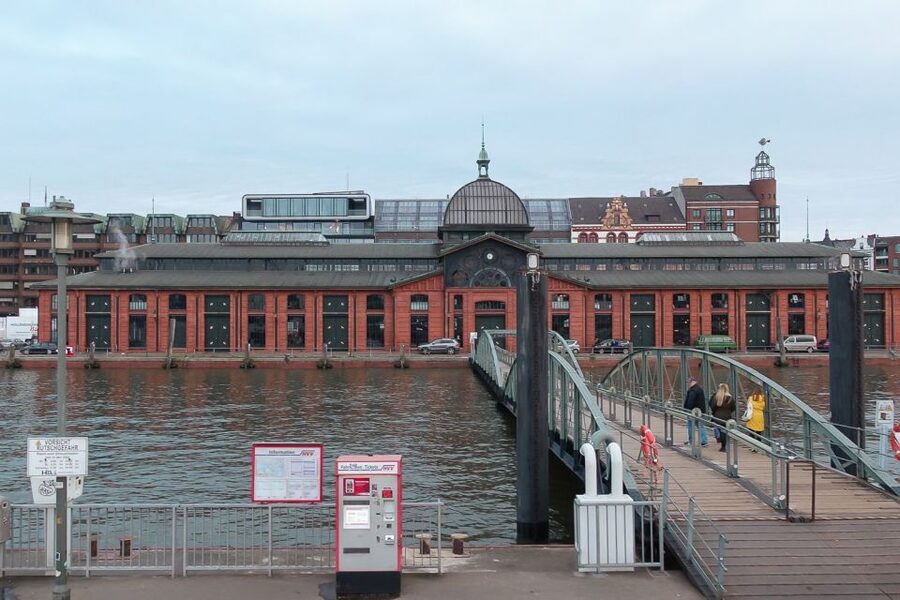 Hamburg: Reeperbahn, Port, & Fish Market Morning Tour - Davidwache to the Reeperbahn: A Guided Walk With Snack Time