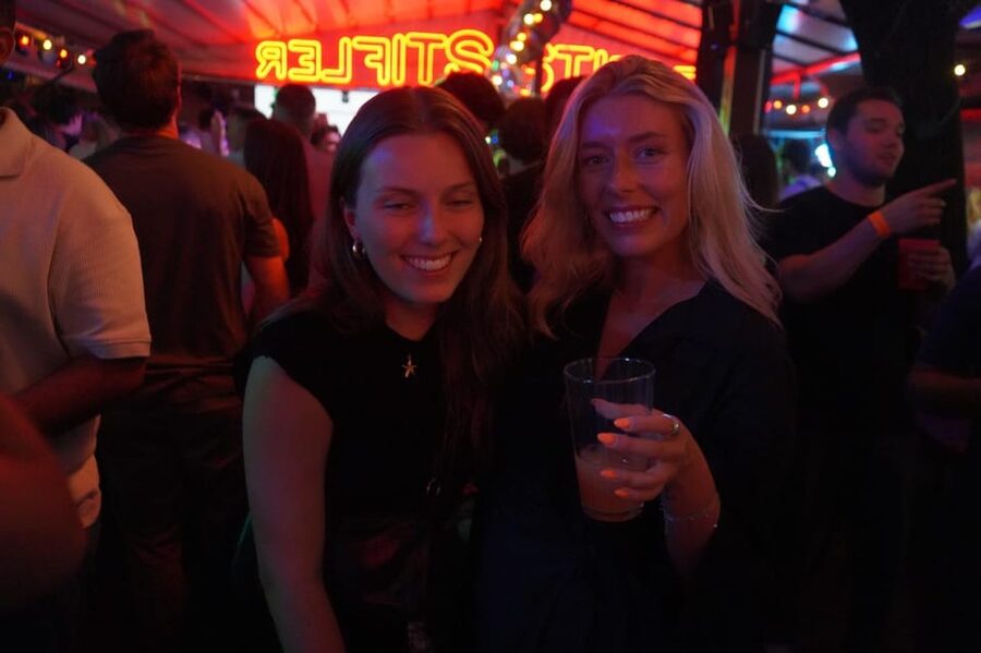 Hamburg: Reeperbahn Pub Crawl with Shots and Games - The 4-Hour Rhythm: Welcome Shots, Bar Games, Then Dance Floors