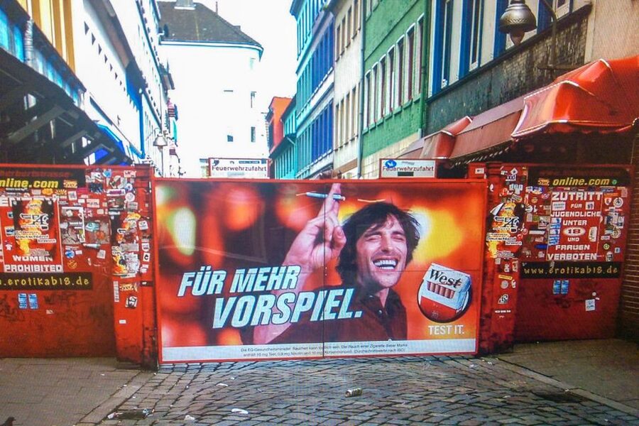 Hamburg: Reeperbahn Quickie, The Short & Sexy St. Pauli Tour - Zur Ritze and Große Freiheit: Two Stops That Explain the Mood