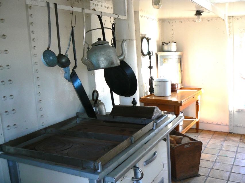 Hamburg: RICKMER RICKMERS Museum Entry Ticket - Crew and Officers’ Quarters: The Best Part of the Story