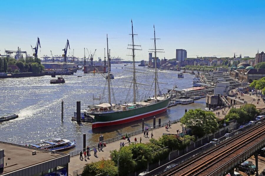 Hamburg: RICKMER RICKMERS Museum Entry Ticket - Deck Time: Panoramic Views Over the Hamburg Port