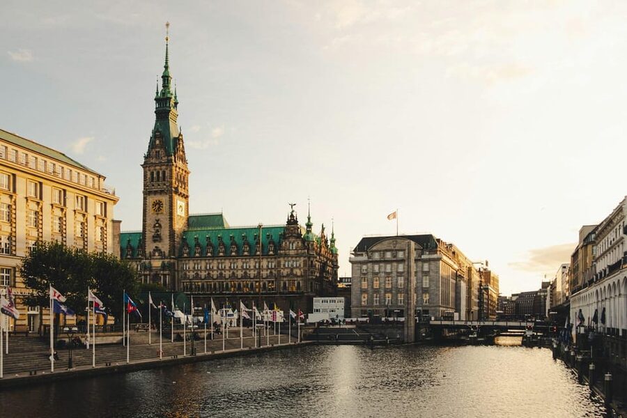 Hamburg: Running tour with insider tip guarantee - Price and value: $40 for 90 minutes that actually feel useful