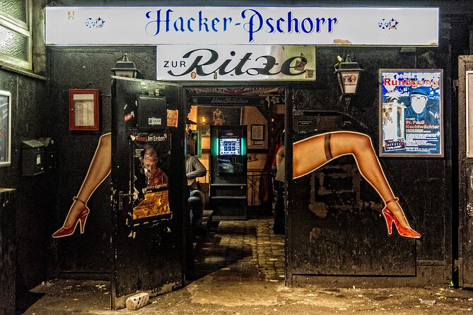 Hamburg: Safari tour in St. Pauli - The Food Stop That Changes the Whole Tour: Fischbrötchen