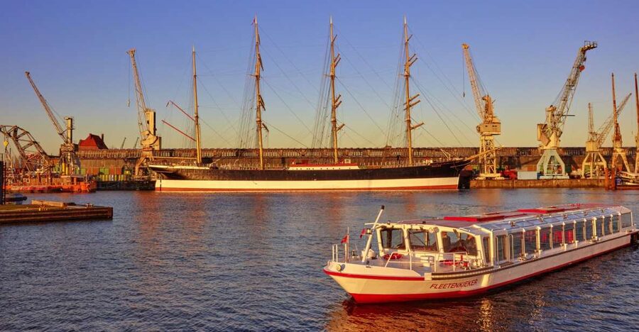 Hamburg: Sightseeing Cruise through the City's Waterways - Key things to notice before you go