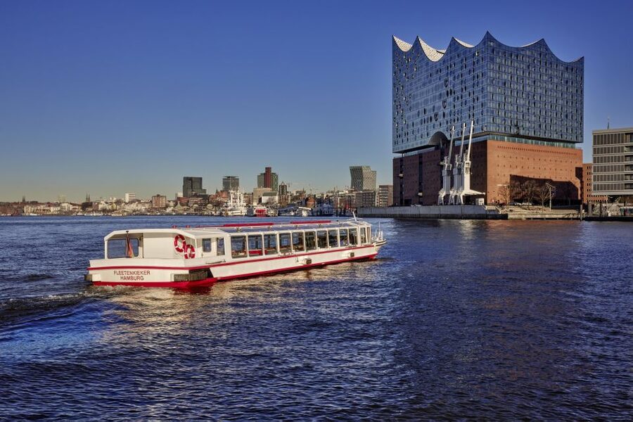 Hamburg: Sightseeing Cruise through the City's Waterways - Why Hamburg Looks Different From the Water