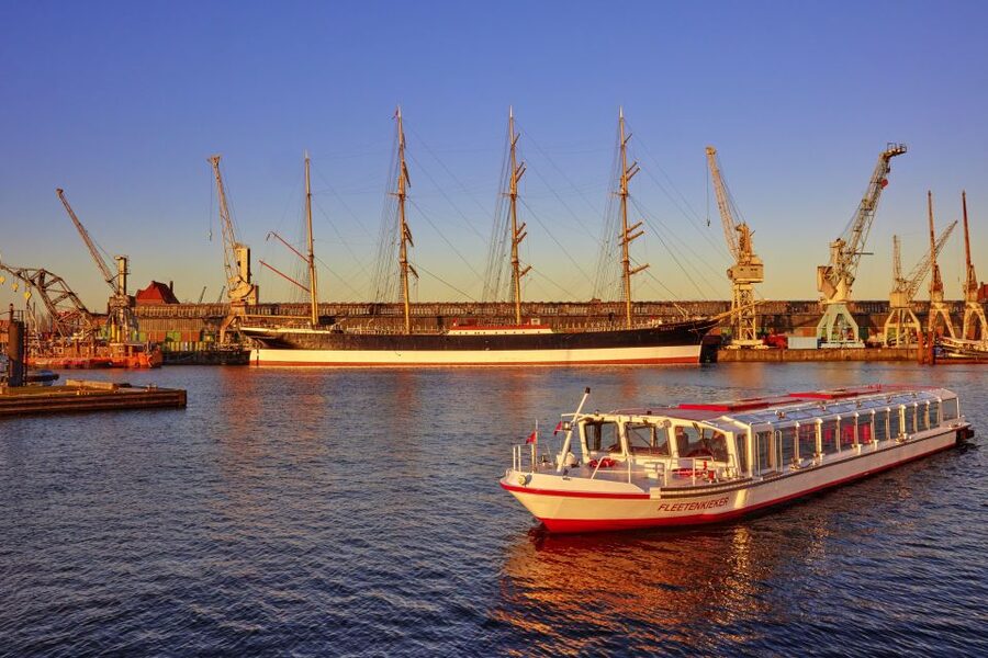 Hamburg: Sightseeing Cruise through the City's Waterways - Speicherstadt UNESCO Warehouses: Red-Brick Views and Trade Stories