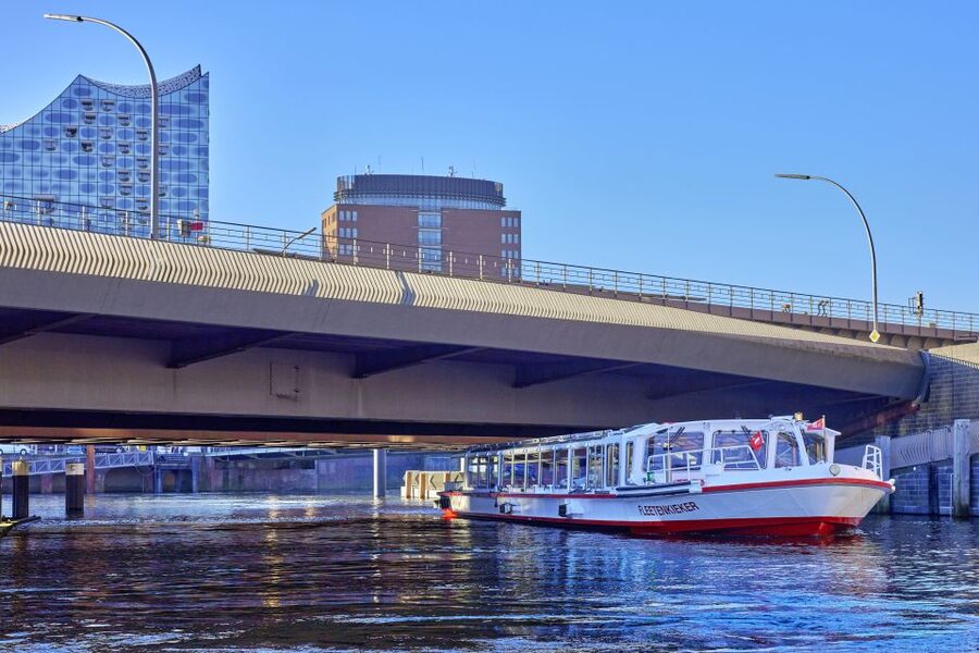 Hamburg: Sightseeing Cruise through the City's Waterways - Getting Onboard at ATG Alster-Touristik (and How to Prep)
