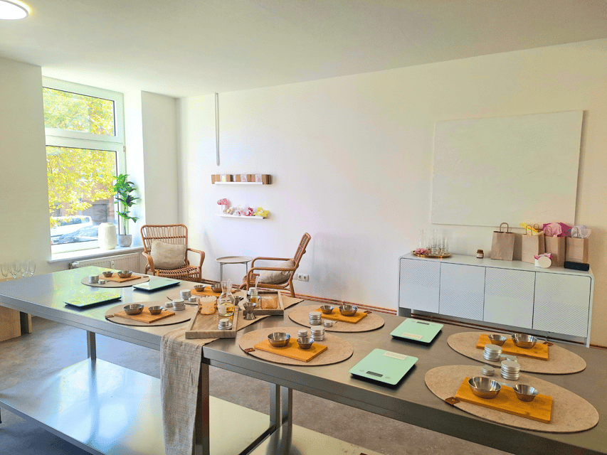 Hamburg: Skin Care Workshop with Champagne - How the 2-hour skincare workshop really unfolds