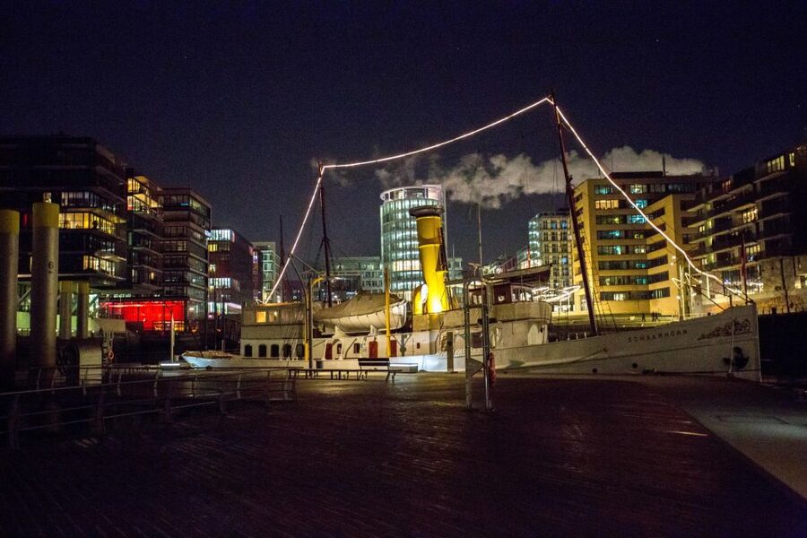 Hamburg: Speicherstadt and HafenCity 2-Hour Tour - The guides make the difference: stories, facts, and flexibility