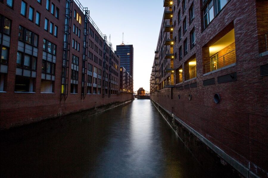 Hamburg: Speicherstadt and HafenCity 2-Hour Tour - Who should book this tour (and who might skip it)