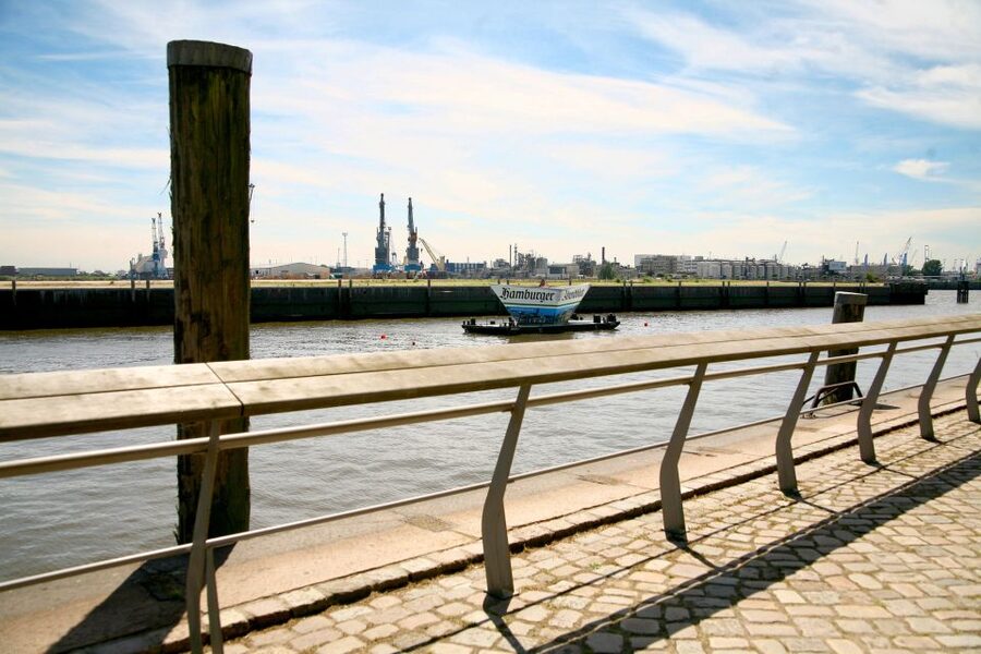 Hamburg: Speicherstadt & HafenCity 2-Hour Walking Tour - Kaispeicher B and the Maritime Museum Area: History You Can Point At