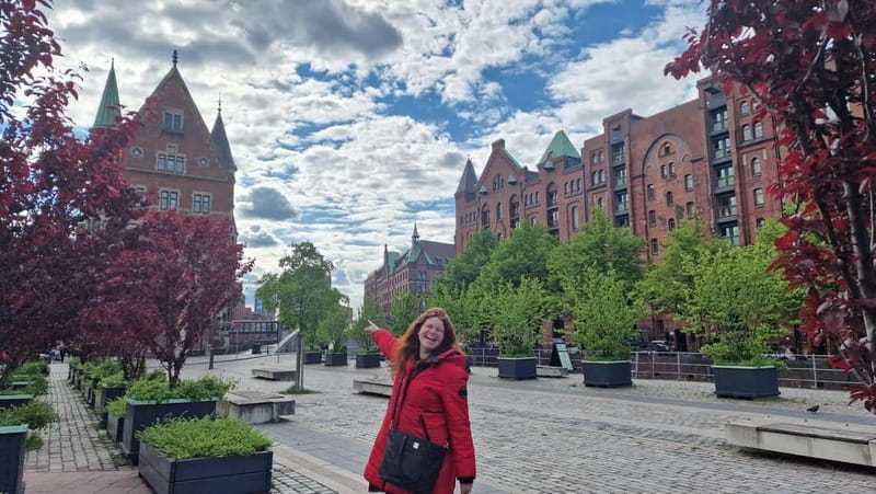 Hamburg: Speicherstadt, HafenCity + Elbphilharmonie Tour - Stop 3: Elbphilharmonie from the outside, plus the Plaza option