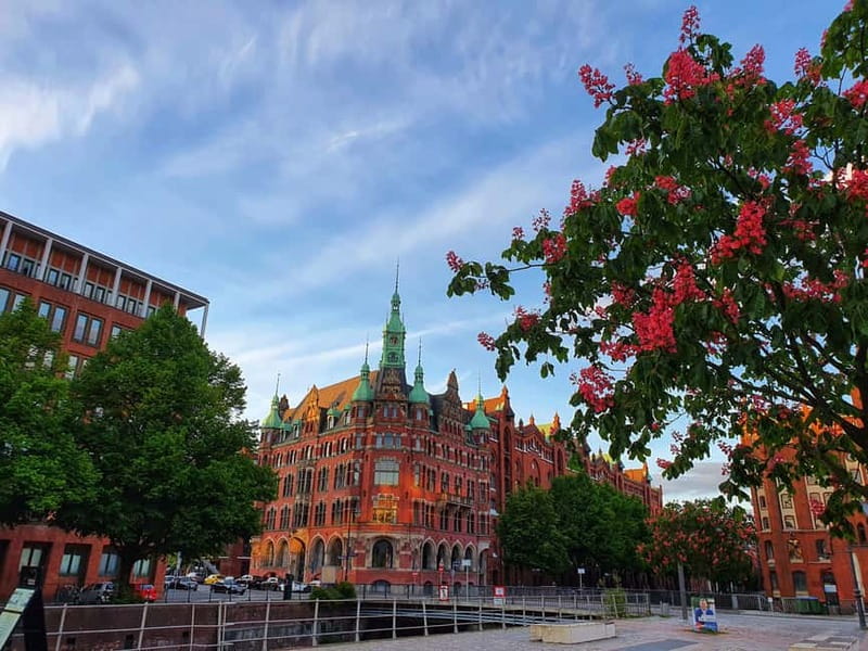 Hamburg: Speicherstadt, HafenCity + Elbphilharmonie Tour - The guide factor: why German commentary makes a difference