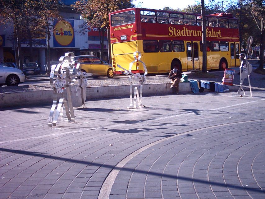 Hamburg: St. Pauli 1.5-Hour Tour - Beatles-Platz: pop culture meets place-based history