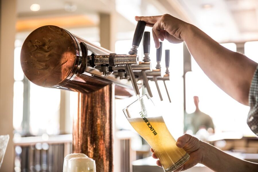 Hamburg: St. Pauli Breweries Walking Tour with Tastings - Zur Ritze pub beer stop and the boxing cellar angle