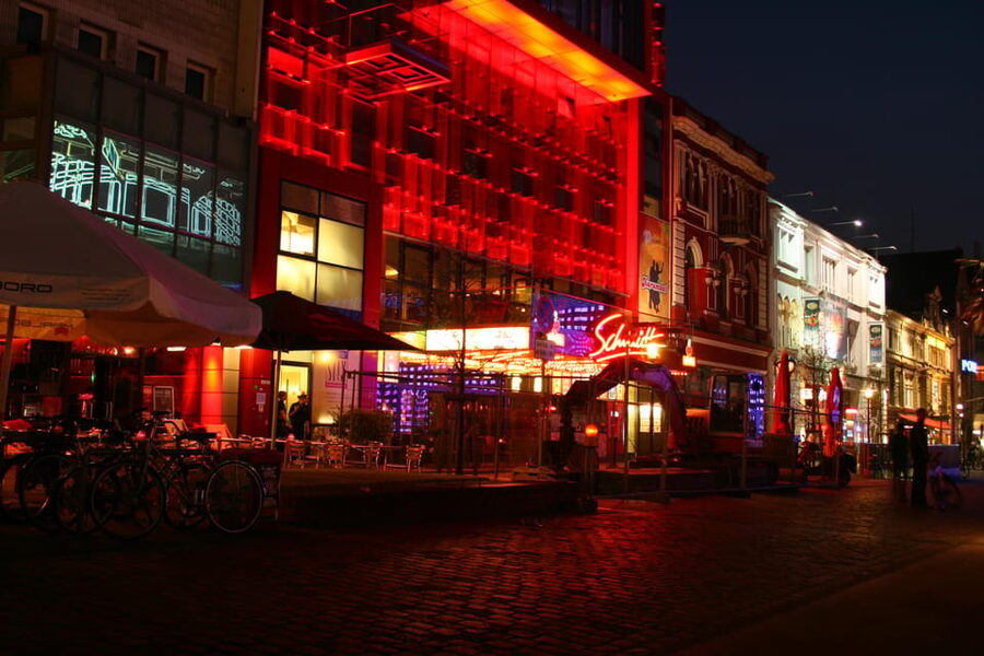 Hamburg St. Pauli - guided walk for school groups - Price and value: $188 per group up to 20 people