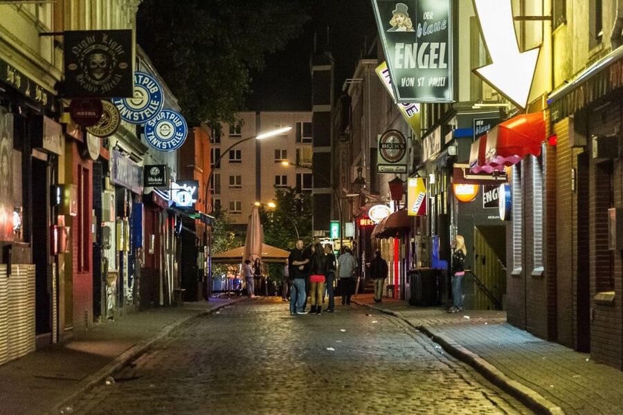Hamburg: St. Pauli Highlights Guided Tour with Beer for 18+ - Why this St. Pauli walk feels more real than a generic nightlife tour