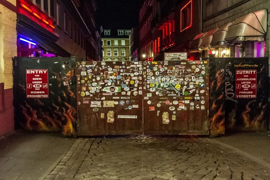 Hamburg: St. Pauli Highlights Guided Tour with Beer for 18+ - The Beatles connection and the half-past-midnight street reality