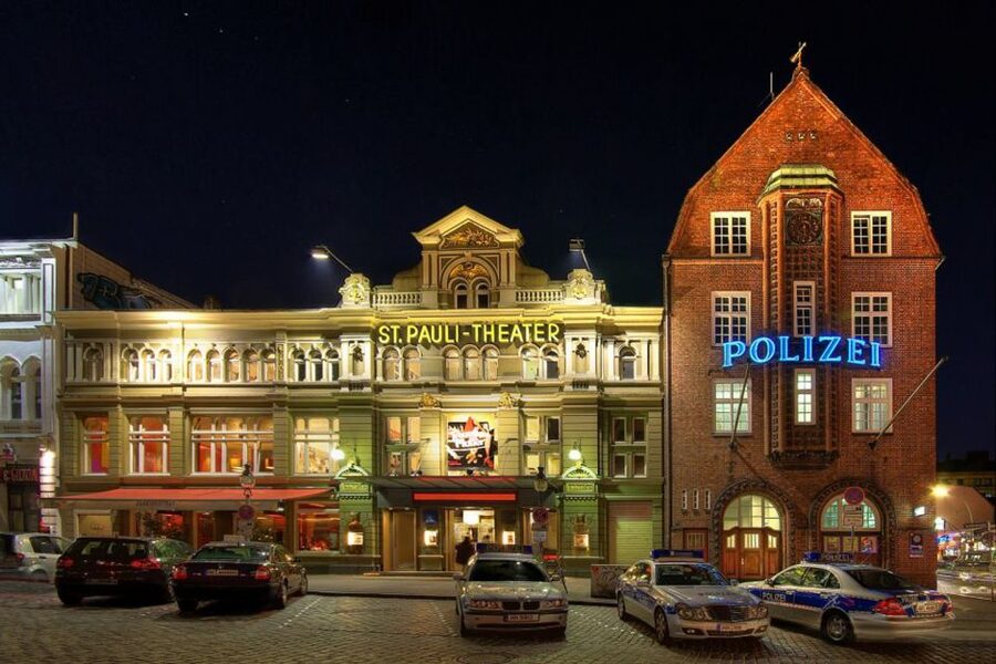 Hamburg: St. Pauli Highlights Guided Tour with Beer for 18+ - Club finish near Colibri-Club and optional going-out discounts
