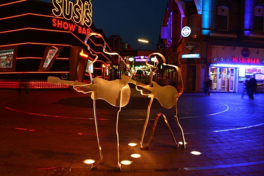 Hamburg St Pauli: Red Light District Walking Tour - What you actually learn: how St. Pauli became the entertainment magnet