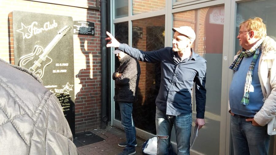 Hamburg: St. Pauli Walking Tour with Live Music - Reeperbahn and Beatles-Platz: where the names become real