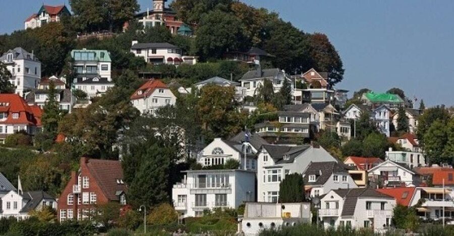 Hamburg: Tour of Blankenese on the Banks of the Elbe - Treppenviertel and Parks: Stairs, Green Space, and Slow Wonder