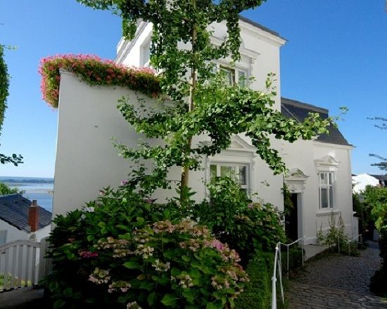 Hamburg: Tour of Blankenese on the Banks of the Elbe - Price and Value: $347 Per Group Up to 30