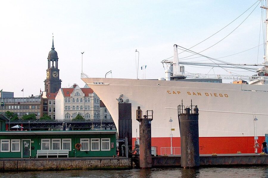 Hamburg: Traditional Harbor Tour with Commentary - Why this classic Hamburg harbor cruise works in just 1 hour