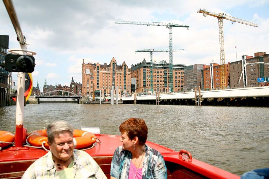 Hamburg: Traditional Harbor Tour with Commentary - Price, drinks, and value for a $20 port lesson