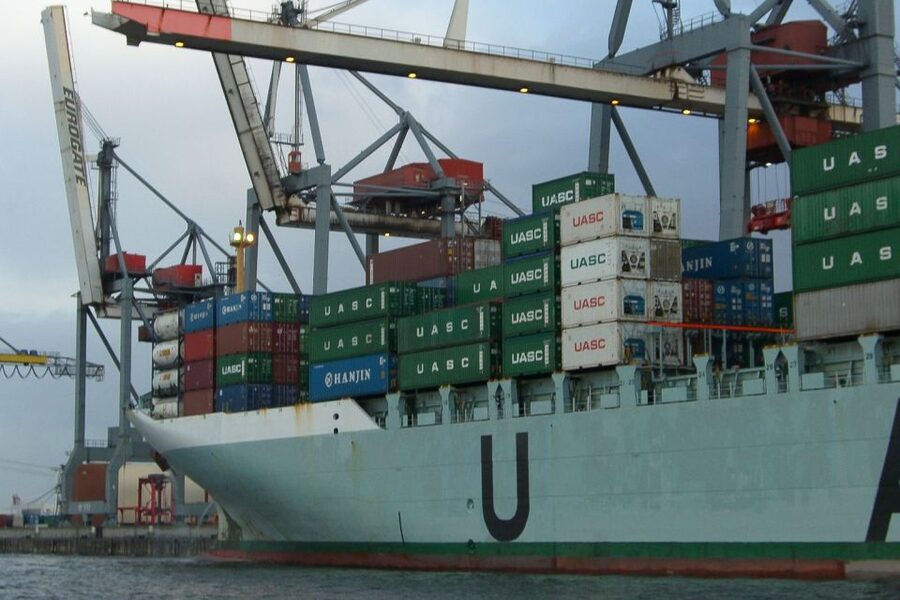 Hamburg: Traditional Harbor Tour with Commentary - Should you book this Hamburg traditional harbor tour?