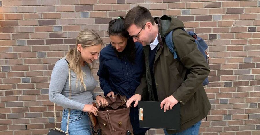 Hamburg: Treasure Hunt Game through HafenCity - How the phone-free treasure hunt works in HafenCity