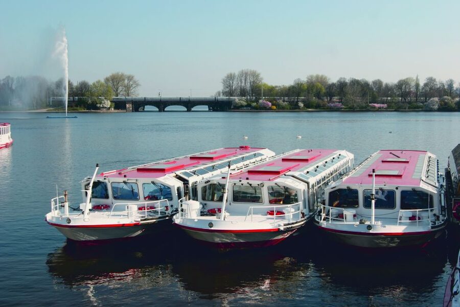 Hamburg: Twilight cruise - Hamburg’s twilight magic: why this Alster cruise feels special