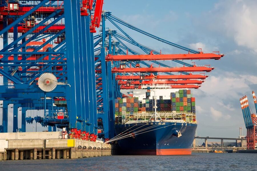 Hamburg: Ultimate Barge Tour with Live Commentary - Live German commentary: what it adds and how to prepare