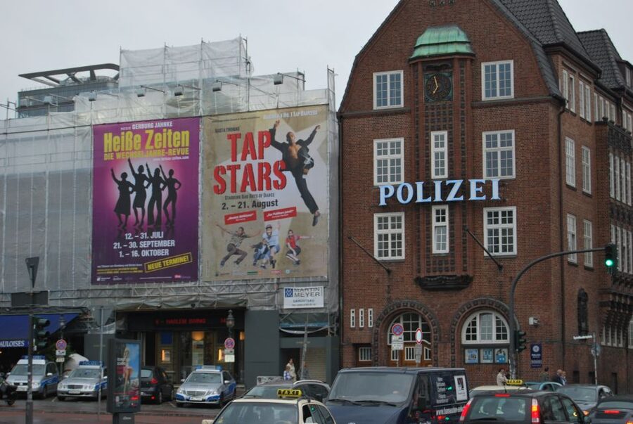 Hamburg: Walking Tour for School Groups - Included vs Not Included: Plan Like a School Day