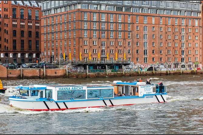 Harbor cruise on the beautiful Elbe - Onboard commentary: German live talk and the app reality check