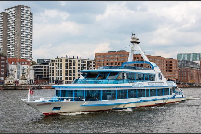 Harbor cruise on the beautiful Elbe - Price and value: is $29.96 worth a 1-hour loop?