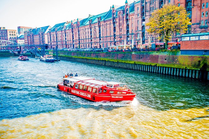 Hop-on hop-off on the water with the Maritime Circle Line in Hamburg - Internationales Maritimes Museum in Kaispeicher B: 3000 years, spread across decks