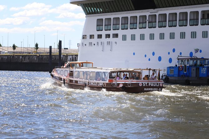 Hop-on hop-off on the water with the Maritime Circle Line in Hamburg - Cap San Diego museum ship: a memorable finale for ship fans