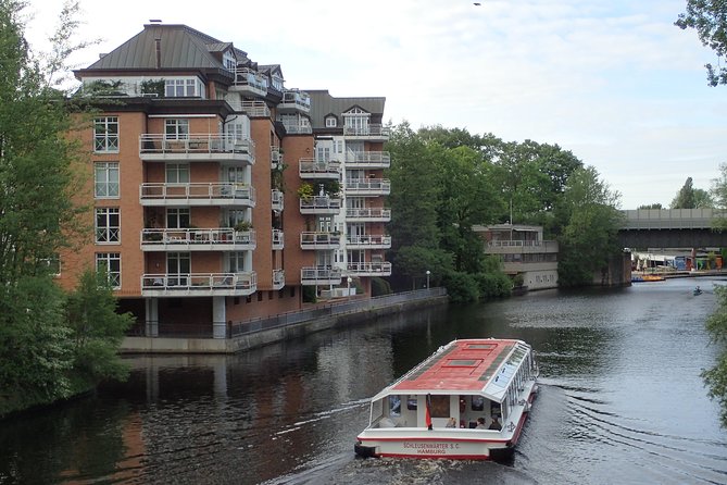 Kanalfahrt - Discover the different faces of the city! - Who should book this Alster cruise, and who might want something else