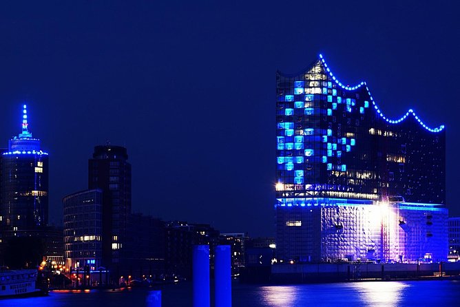 Lights tour through the port of Hamburg and to the historic warehouse district - Boat Comfort, Warmth, and Best Seats for Photos