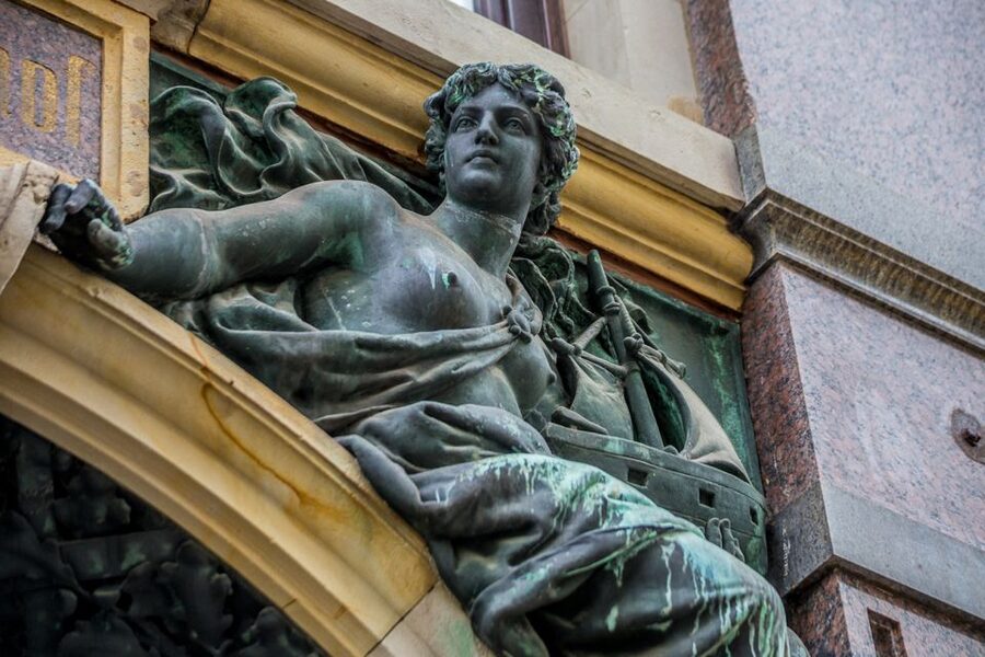 Mystical Hamburg - Walking Tour in German - Why this route favors office buildings and the city’s older traces