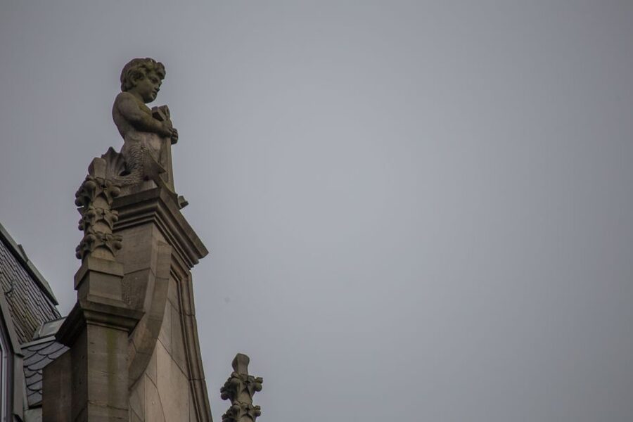 Mystical Hamburg - Walking Tour in German - Weather-proof planning, plus where to meet and what to bring