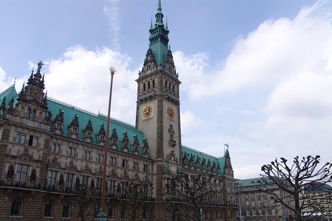Private 3-Hour Hamburg Sightseeing Tour in a Mercedes Limousine - Why a Mercedes limousine works so well in Hamburg