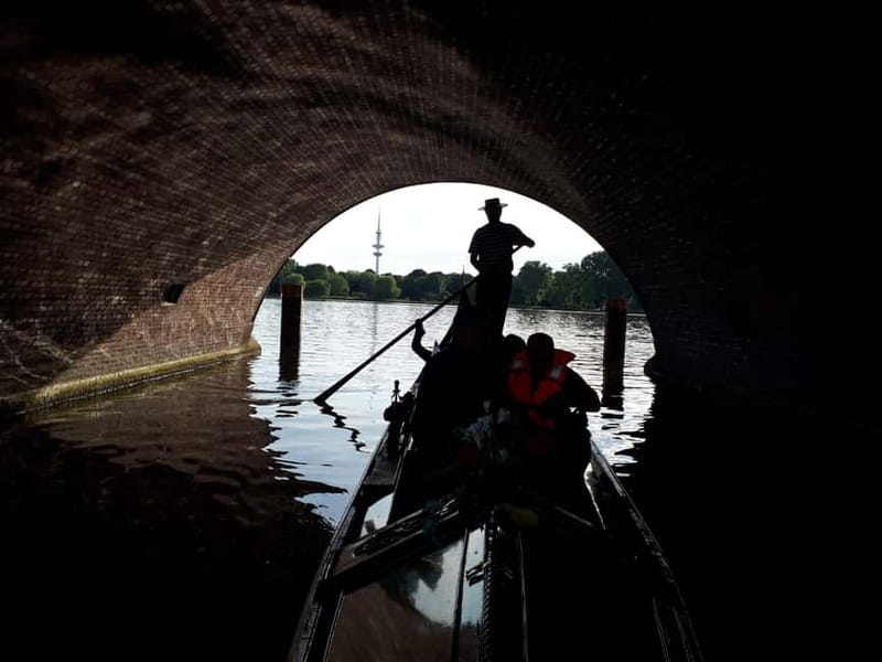 Private Alster Lake romantic Tour in a Real Venetian Gondola - Should you book the Private Alster Lake romantic gondola ride?