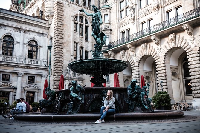 Private Romantic Urban & Street Photoshoot - Rathausmarkt posing intro at Hamburg City Hall