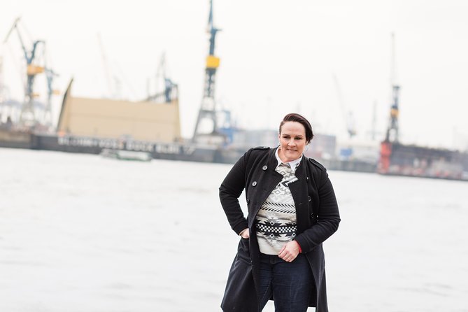 Private Romantic Urban & Street Photoshoot - Hohe Brücke: that old-city trace feeling and the Amsterdam-style vibe