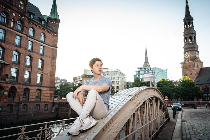 Private Romantic Urban & Street Photoshoot - The photographer coaching that makes you look natural