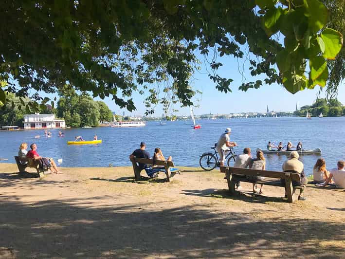 Radtour um die Alster & durch traumhafte Alsterviertel - Meeting Point and the Ride Setup at Schlüterstrasse 11